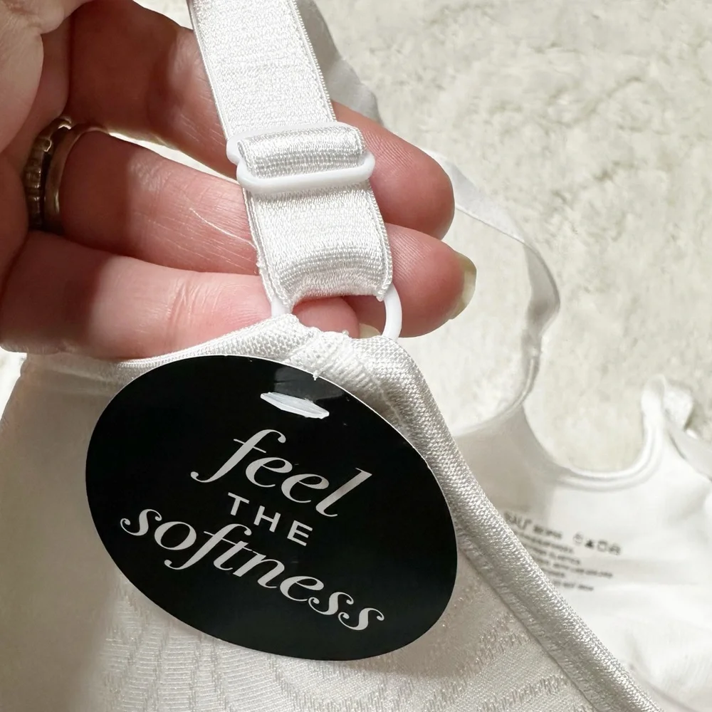 NWT Bali Cool Comfort Seamless Full Coverage Bra White Women’s 38DD